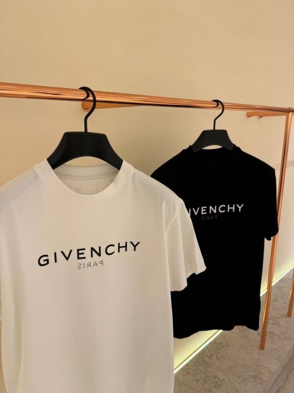 GIVENCHY T-SHIRT - Image 3