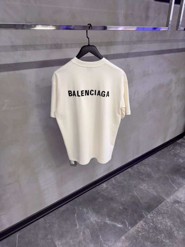 ⁦Balenciaga Back T-Shirt⁩ - الصورة ⁦4⁩