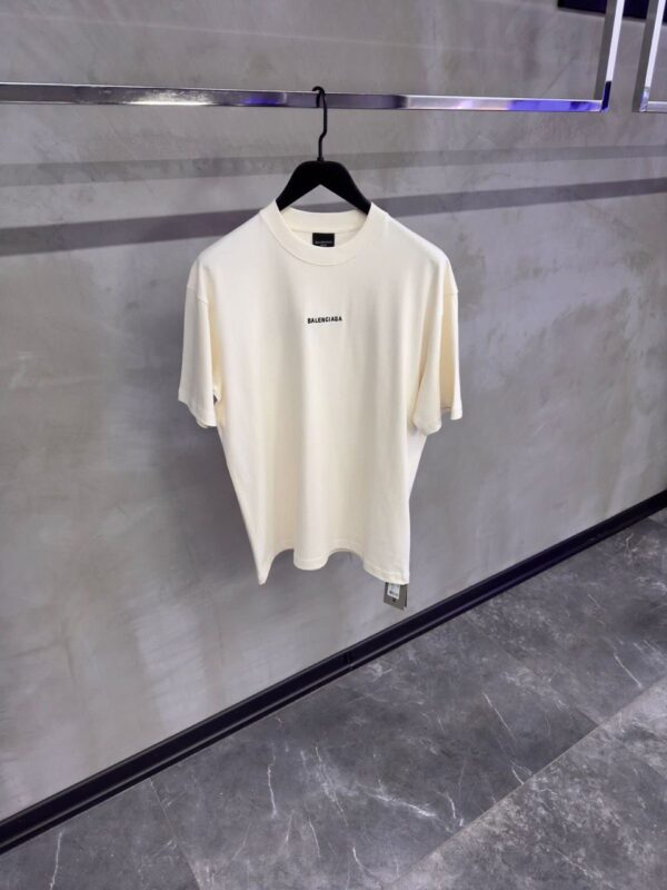 ⁦Balenciaga Back T-Shirt⁩ - الصورة ⁦3⁩