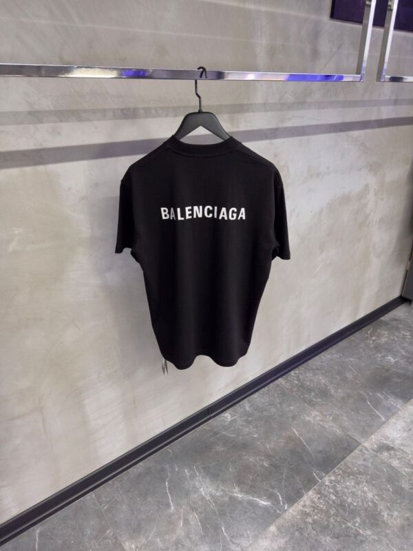 ⁦Balenciaga Back T-Shirt⁩ - الصورة ⁦6⁩