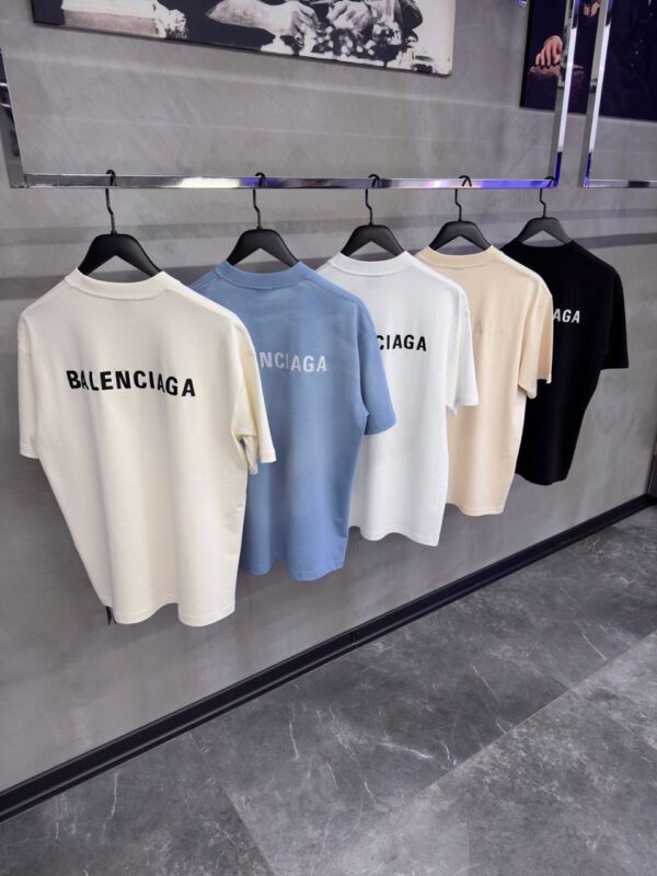 ⁦Balenciaga Back T-Shirt⁩ - الصورة ⁦9⁩