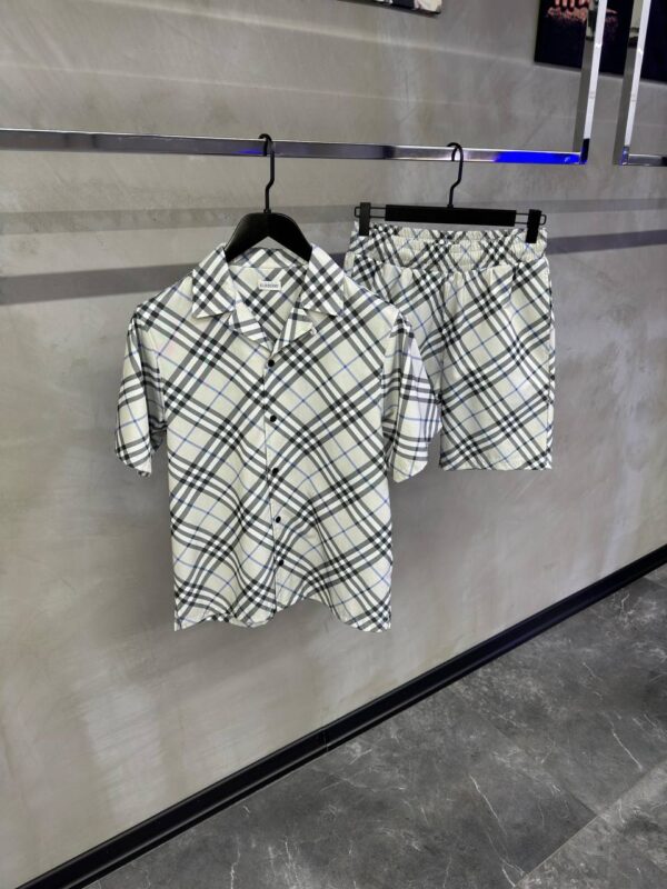 ⁦Burberry Shirt Set⁩ - الصورة ⁦2⁩