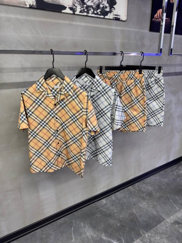 ⁦Burberry Shirt Set⁩ - الصورة ⁦4⁩