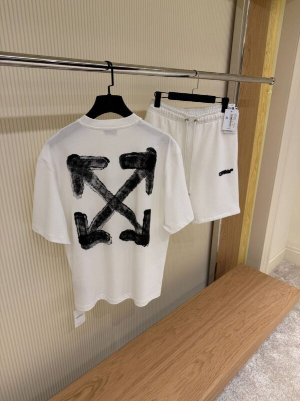 ⁦Off-White t-shirt à motif Spray Arrow⁩ - الصورة ⁦5⁩