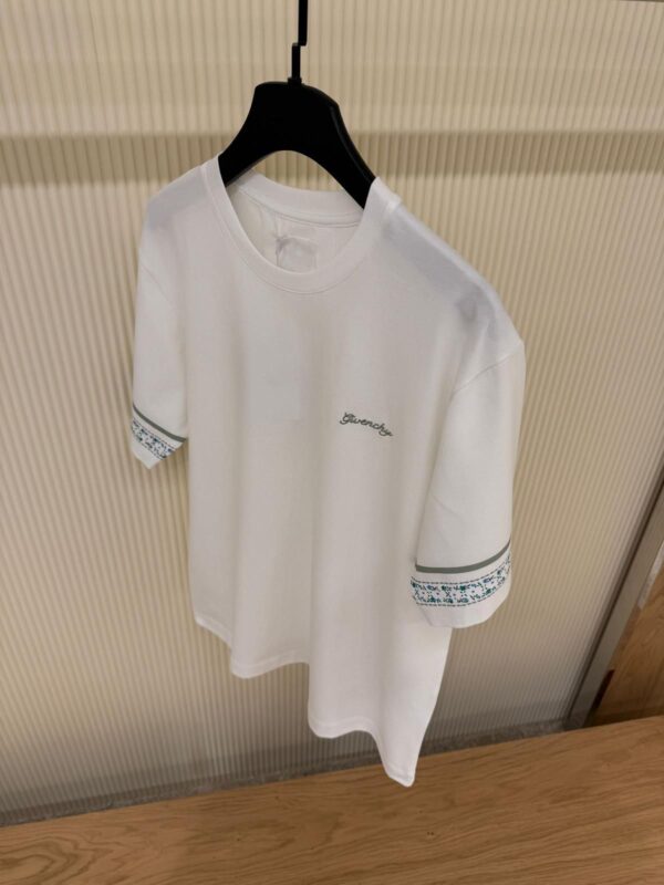 Givenchy T-SHIRT - Image 3