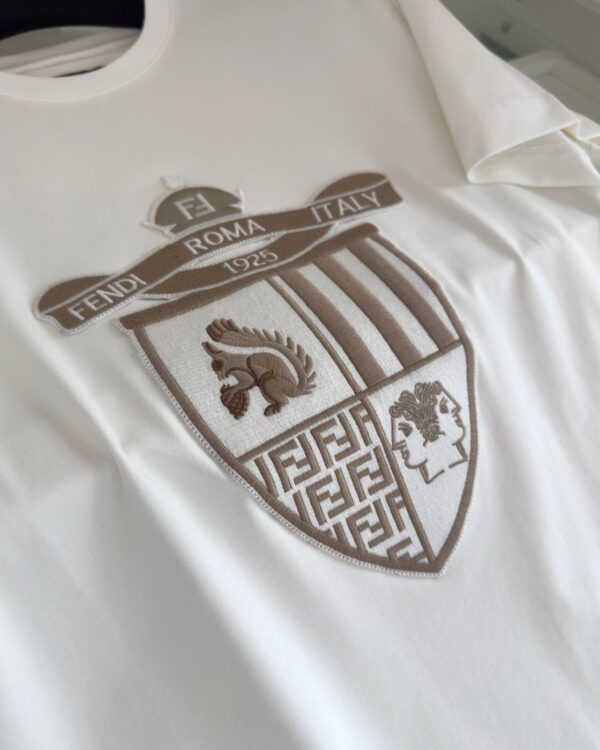 ⁦FENDI T-SHIRT⁩ - الصورة ⁦5⁩