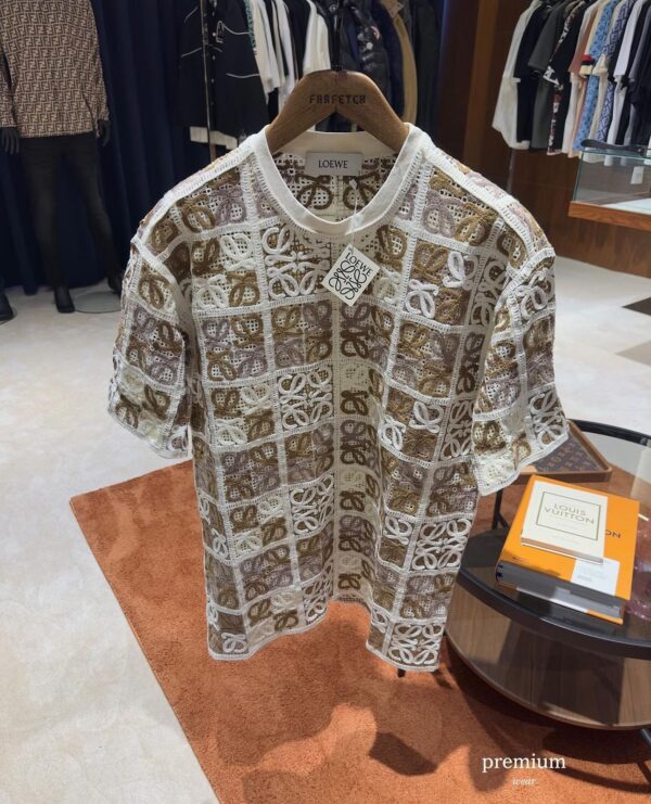 ⁦Loewe Tshirt⁩ - الصورة ⁦4⁩