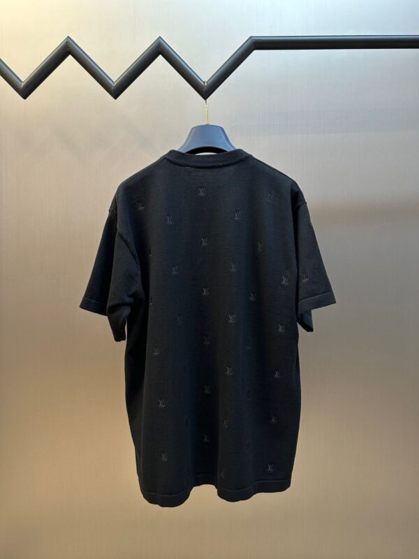 ⁦LV T-SHIRT⁩ - الصورة ⁦2⁩