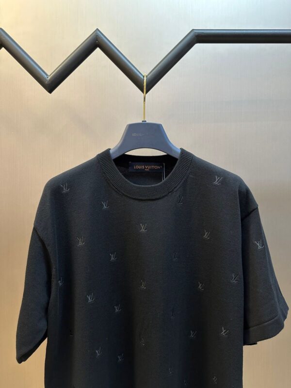 ⁦LV T-SHIRT⁩ - الصورة ⁦4⁩