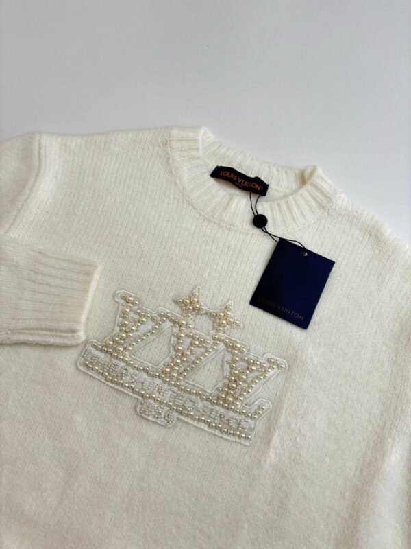 ⁦Embellished Silk Pullover LV⁩ - الصورة ⁦3⁩