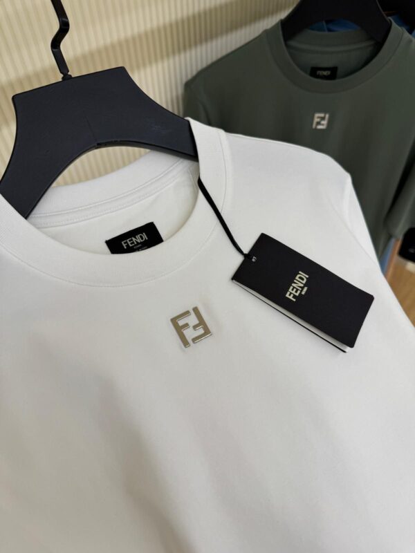 ⁦FENDI T-SHIRT⁩ - الصورة ⁦8⁩