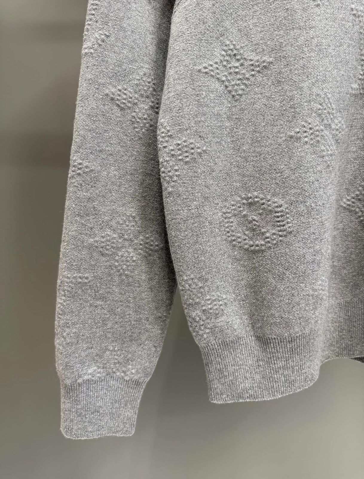 SWEATER LV - الصورة 4