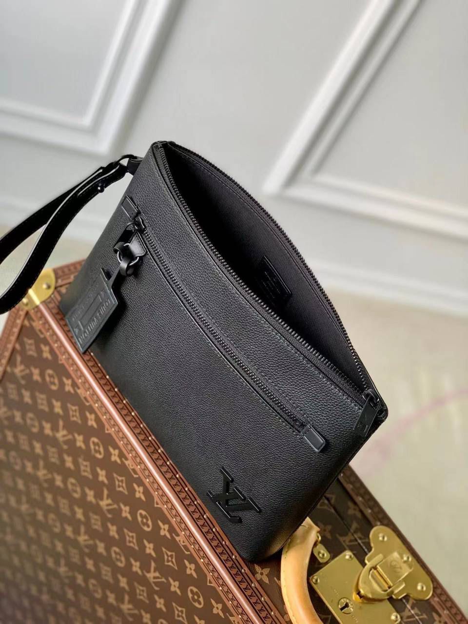 LOUIS VUITTON BAG - الصورة 3